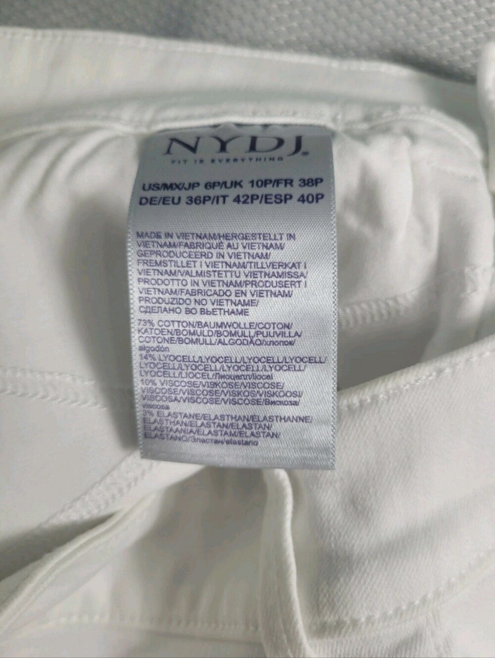 Nydj  Womens  size 6P Petite  Shorts optic white bermuda cuffed Stretch NWT 04 - Picture 6 of 10